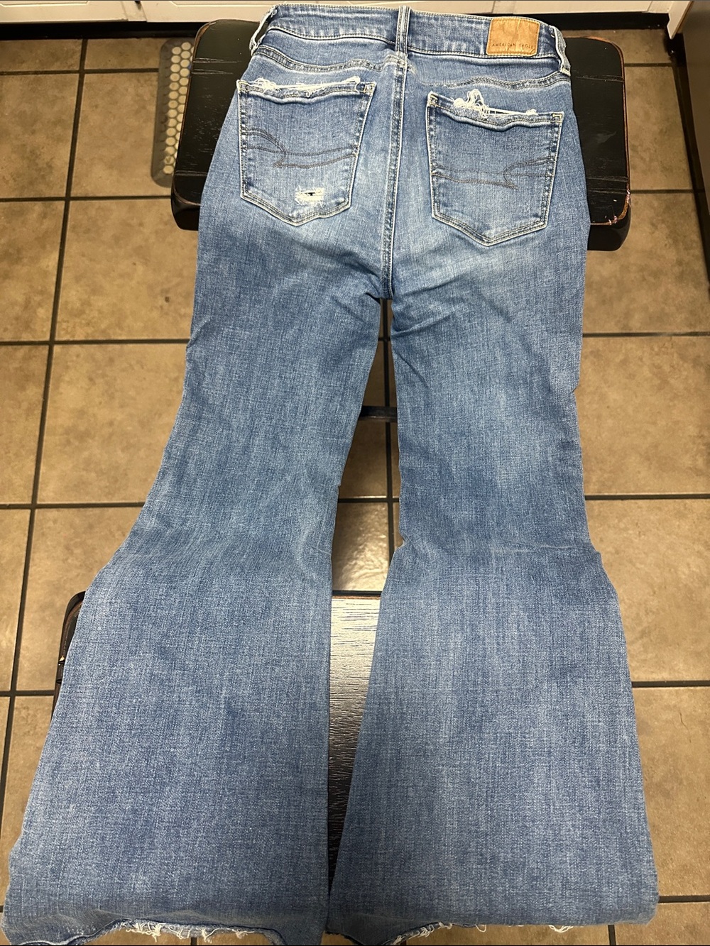 American Eagle Outfitters Medium Blue Flare Jeans with Knee Rip - Picture 3 of 3